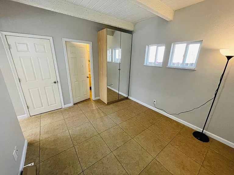 2583 Knox Ave #1 — Photo 9