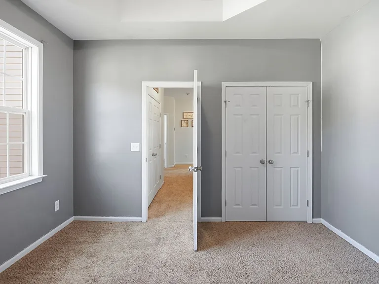 412 Savannah Dr — Photo 12