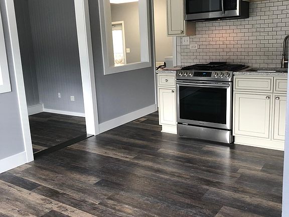 BEAUTIFUL KITCHEN!!! 14'X9'6" - Eat in - hardwood floors