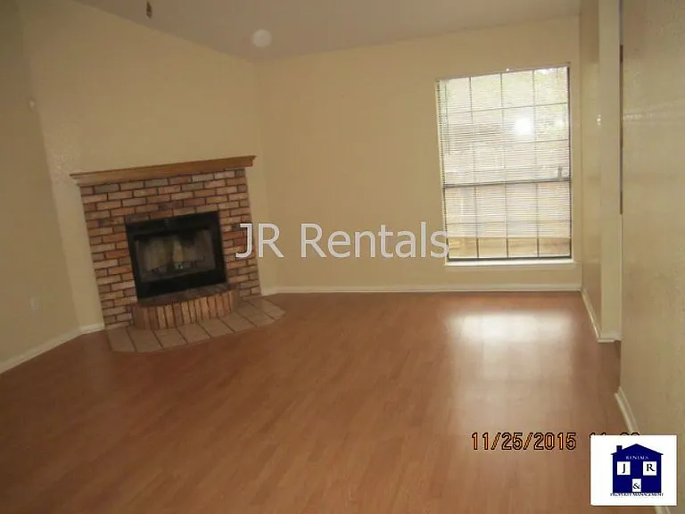 1506 Creek St — Photo 14