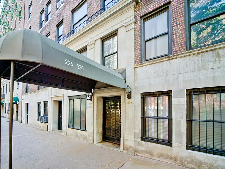 226 E 12th St #1J — Photo 5