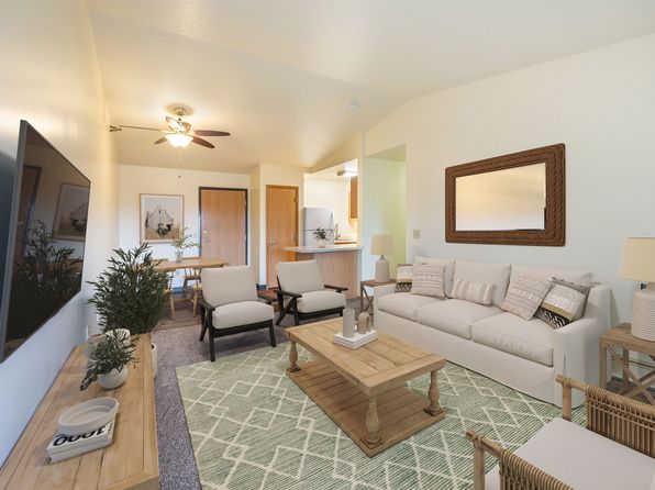 310 SE Gateway Dr #121