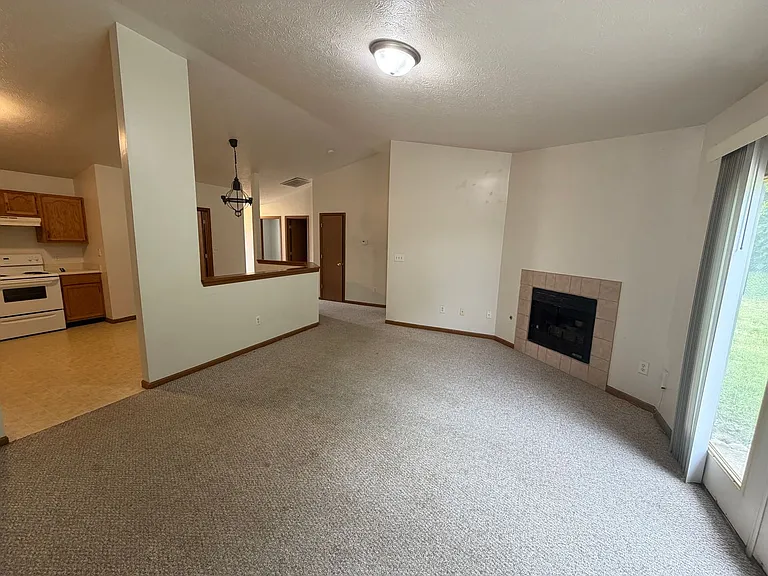 3516 Thornhill Cir W — Photo 9