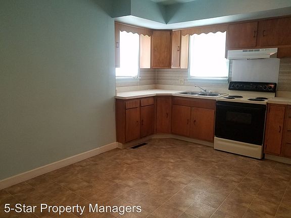 3rd image of 1147 Evans St