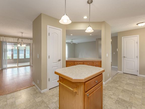 5th image of 5881 Coddington Ln