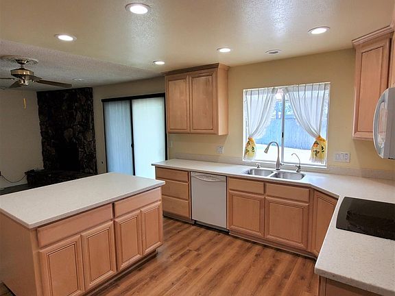 5th image of 1564 Cedar Way