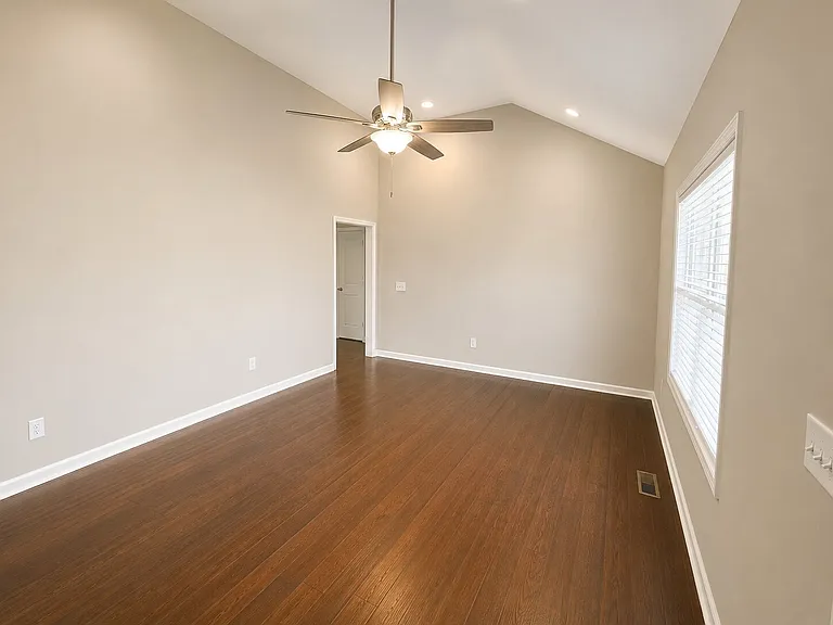 355 N Harris Rd — Photo 2