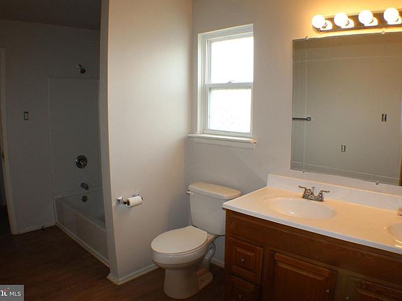 5th image of 108 N Dover Ct