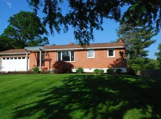 11 Buttonwood Dr, West Grove, PA 19390