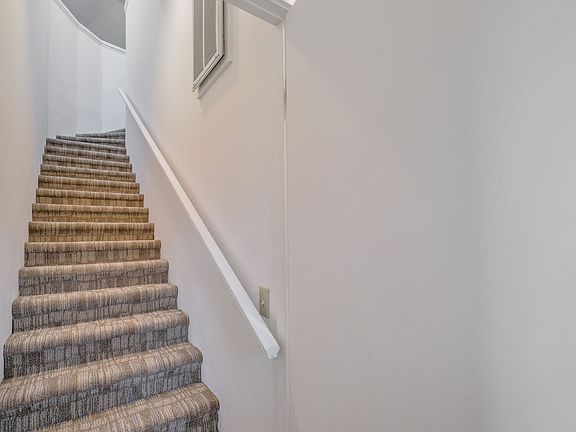 3-web-or-mls-915-river-st-upstairs_04032025