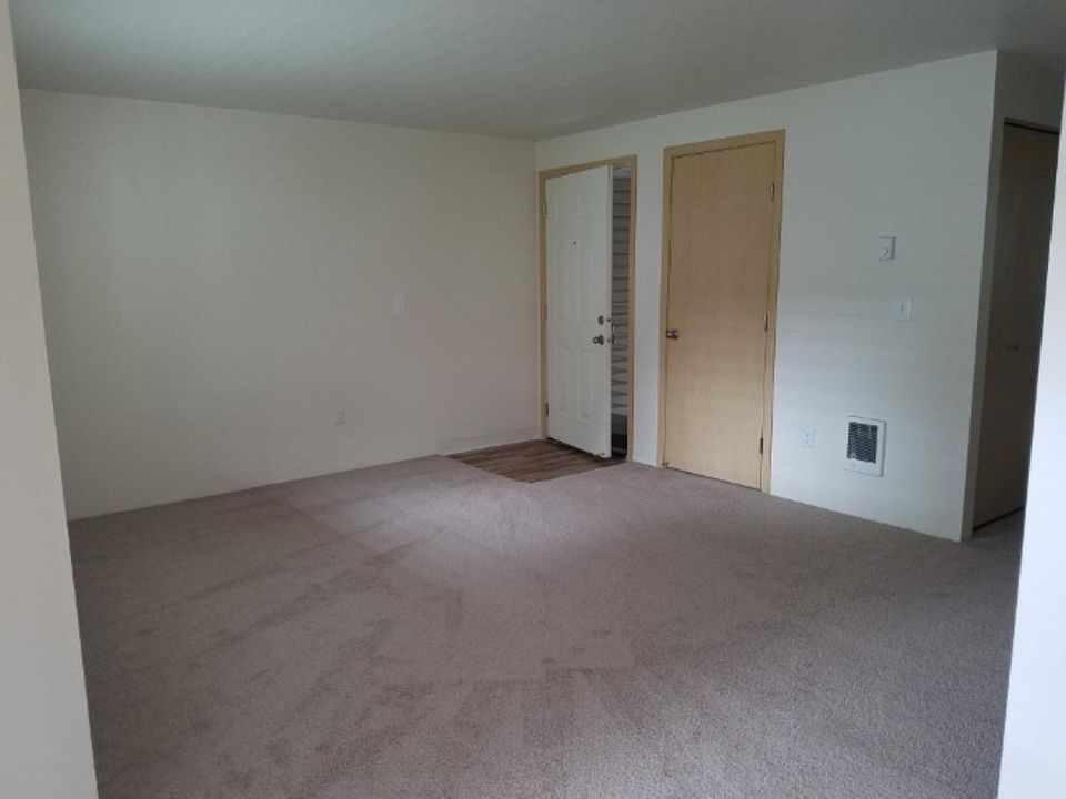 1st image of 1005 SE 136th Ave APT 30