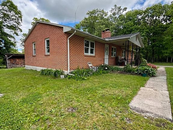 3rd image of 890 Stoney Point Rd