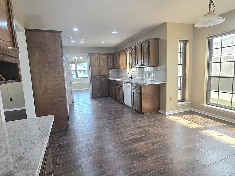 12119 Mallory Ave — Photo 6