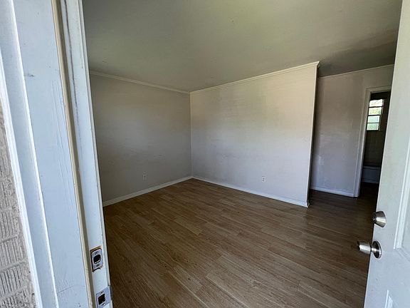 4th image of 3206 Cypress St