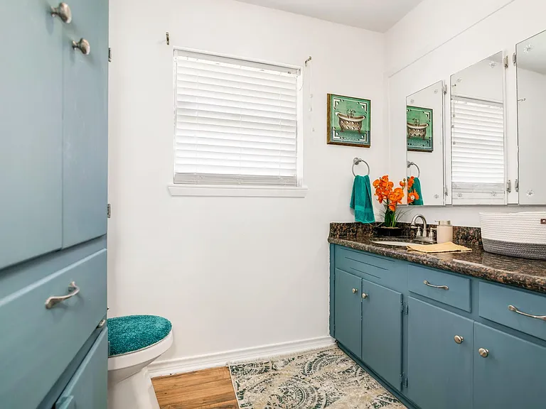 2202 Eaves Dr — Photo 16