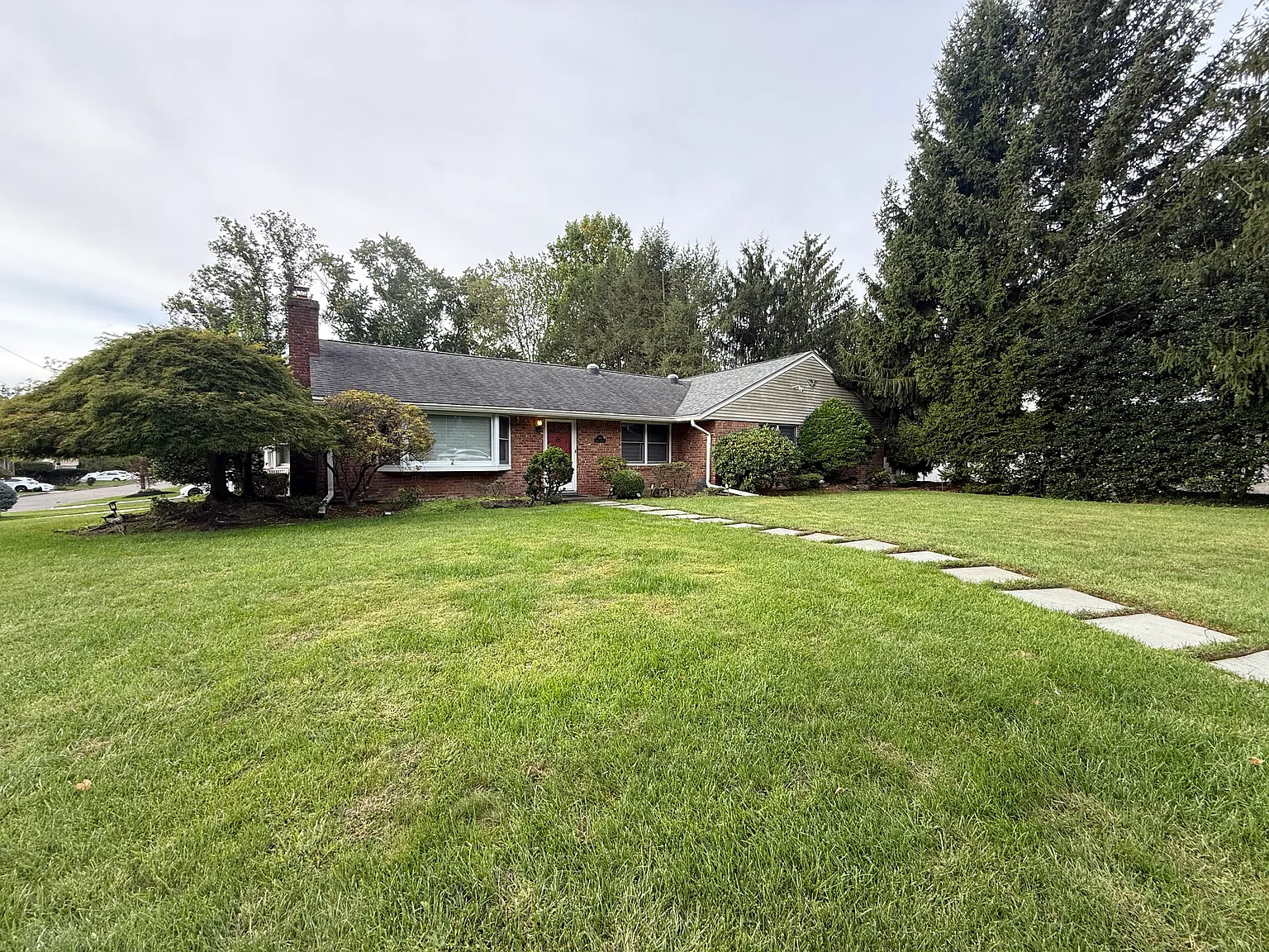 5 bed, 2.5 bath, 2296 sqft, $6,500 — Photo 2