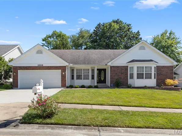 1040 Dingledine Manor Ct, Saint Charles, MO 63304