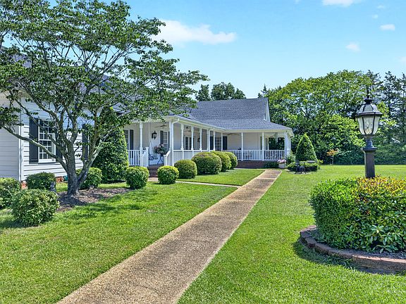 5th image of 606 Country Ln