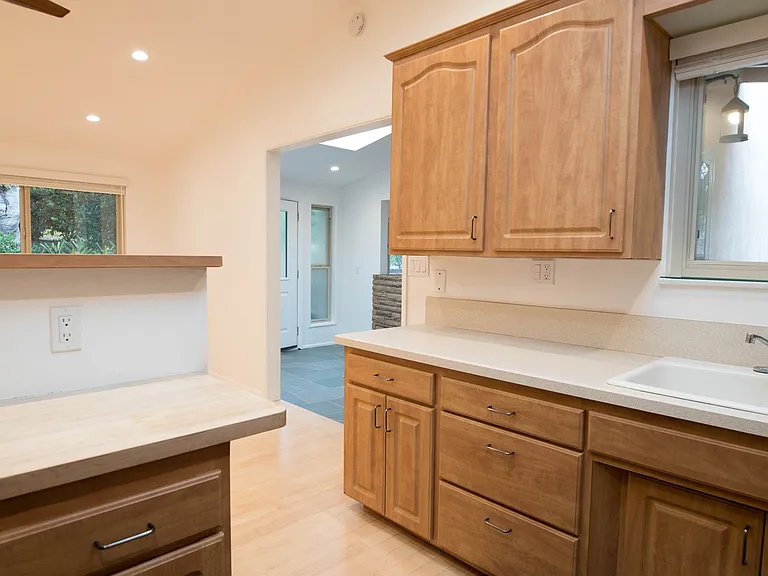 2604 Foothill Rd — Photo 12