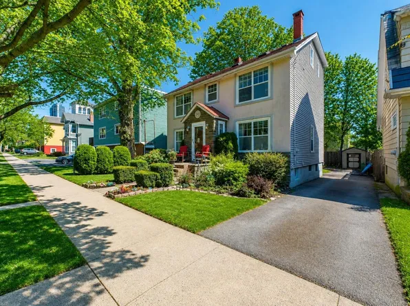 949 McLean St, Halifax, NS B3H 2V2