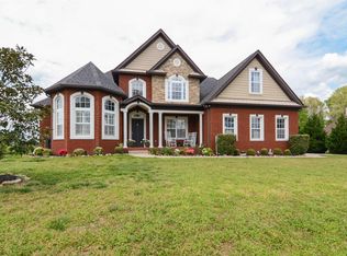 107 Inverness Dr, Burns, TN 37029
