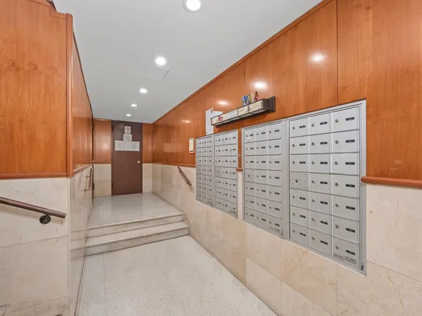 1577 East 17th Street image 7 of 24