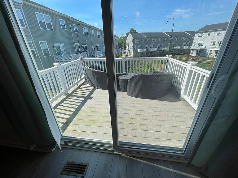 25 Warren Dr — Photo 3