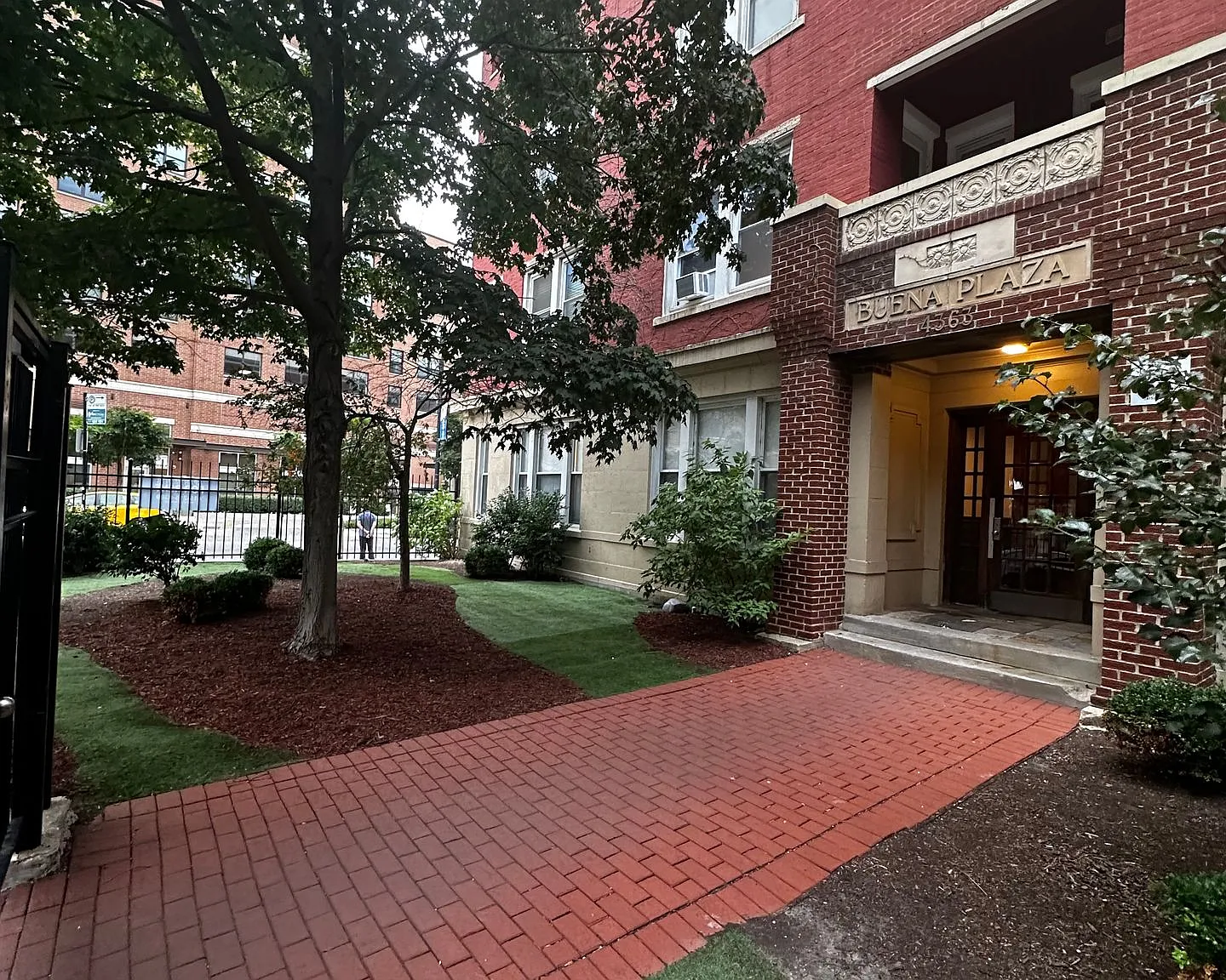 Buena Plaza — Photo 2