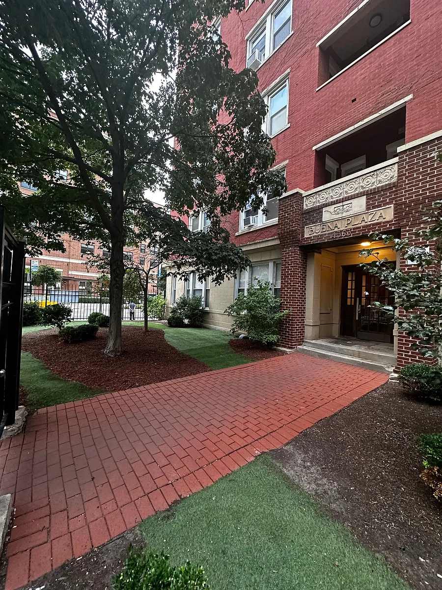 Building Photo - Buena Plaza