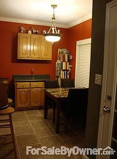 Extra view of the dining room