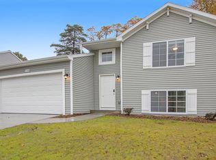 2777 Jordan River Dr, Fowlerville, MI 48836