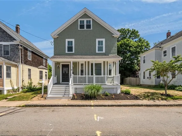 21 Russell Ave, Newport, RI 02840