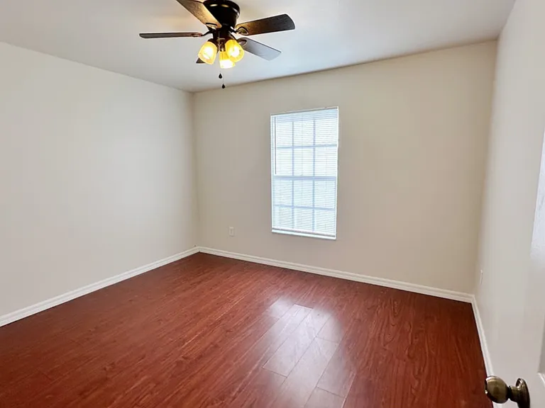 2034 NE 8th Pl — Photo 7