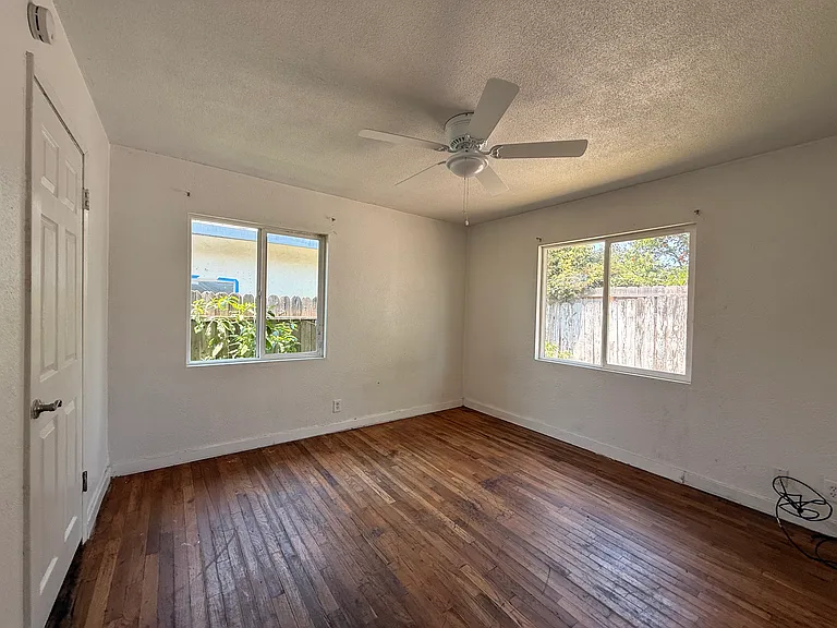 337 N Neplus Ct — Photo 8