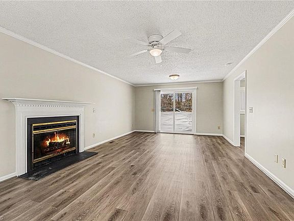 5th image of 3801 Pineway Dr