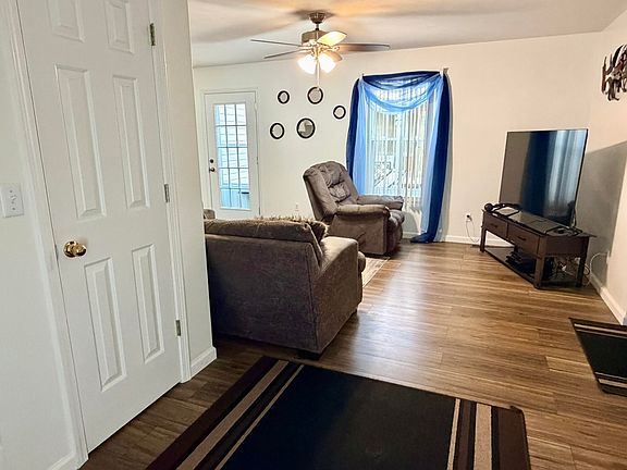 3rd image of 1605 Mary Lane