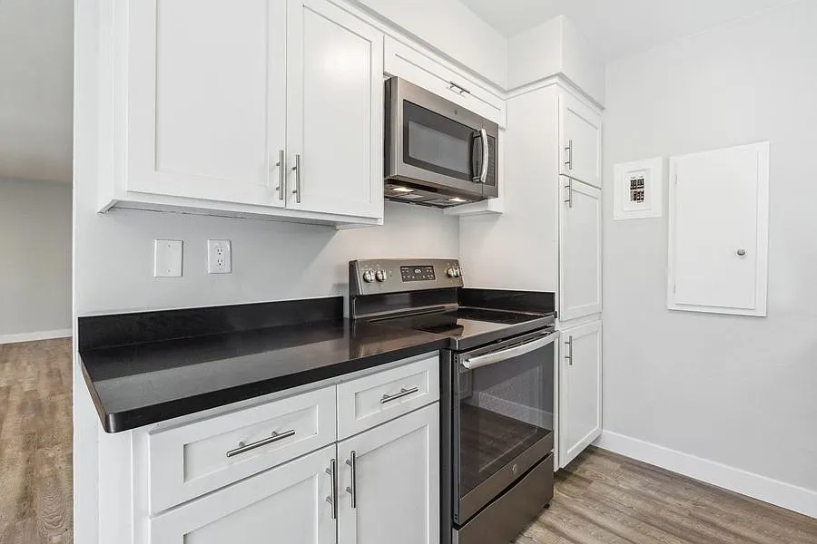 Spacious & Renovated 2 Bedroom 1 Bath! — Photo 3