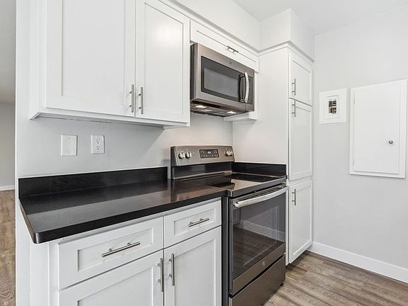 3rd image of 284 Tyrella Ave APT 1