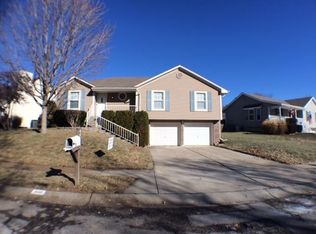 809 NE Hunters Rd, Blue Springs, MO 64014