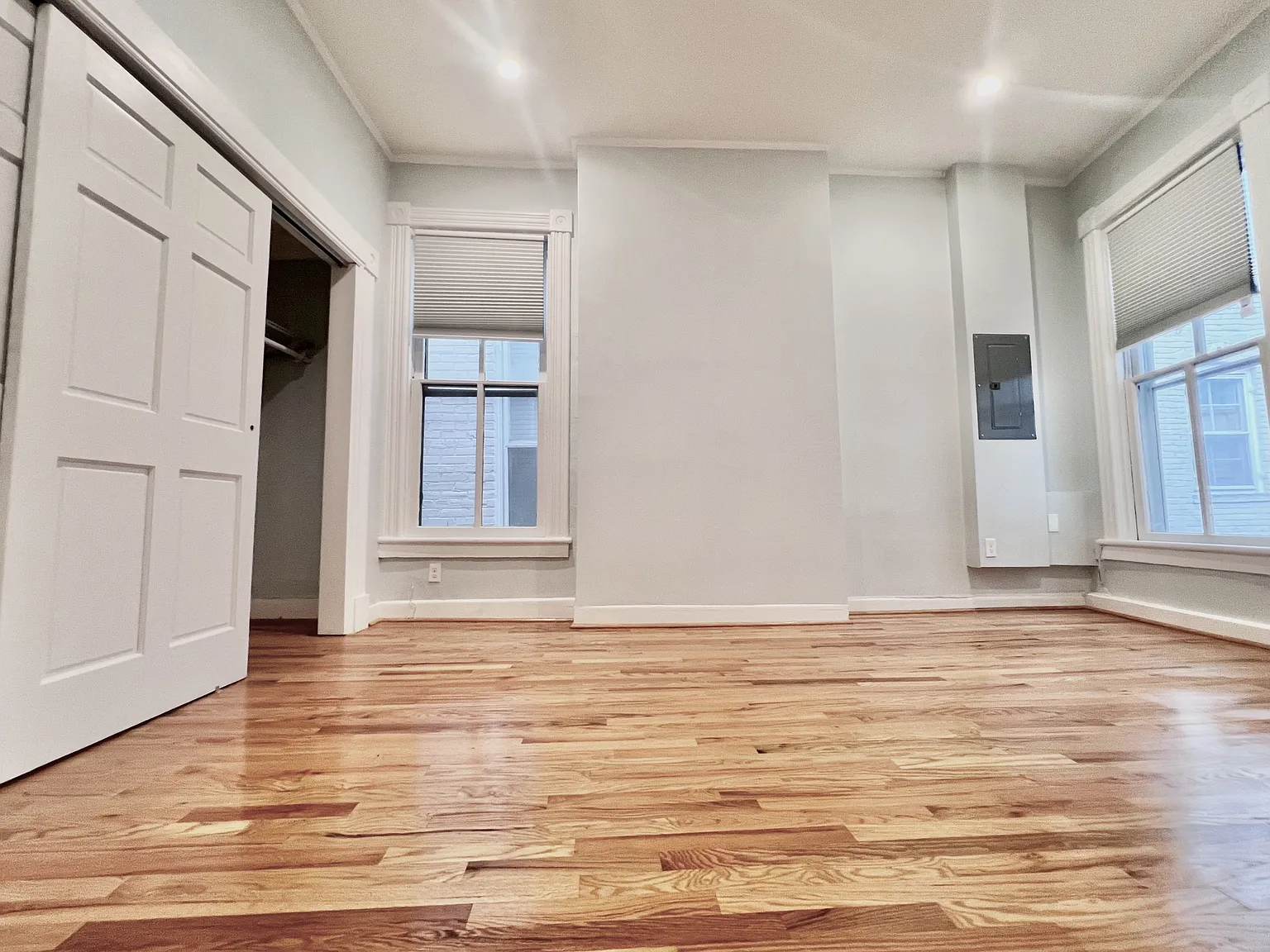 732 Yarmouth Street - B — Photo 4