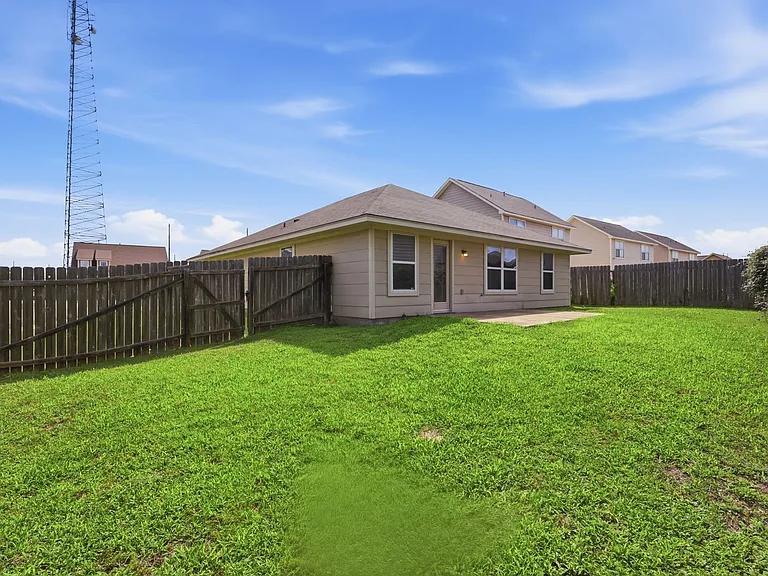 2484 Horse Shoe Dr — Photo 16