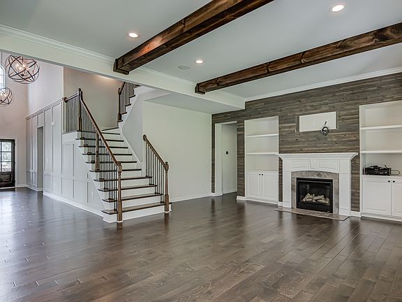 3rd image of 701 Sugarberry Ln