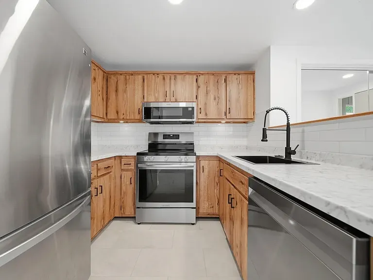 25 Silverton Dr — Photo 12