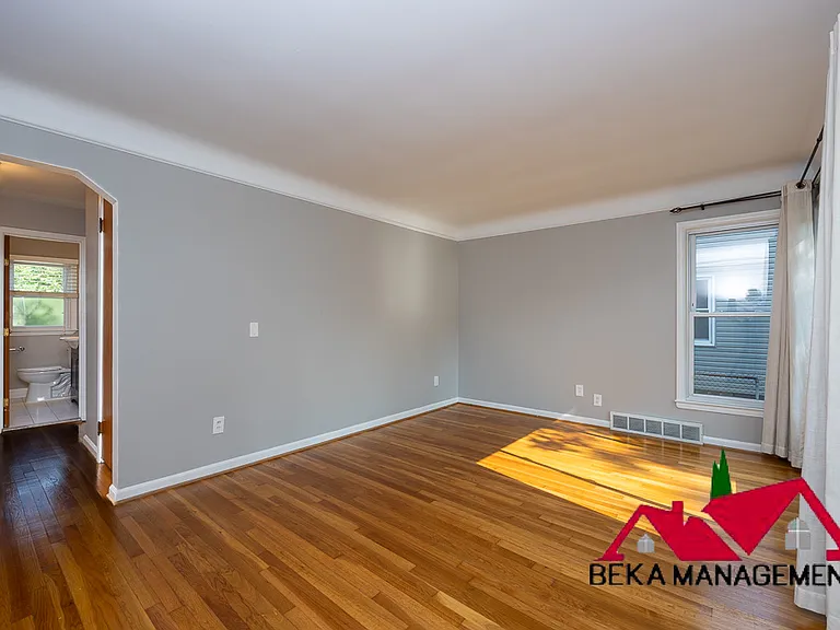 901 N Gainsborough Ave — Photo 2