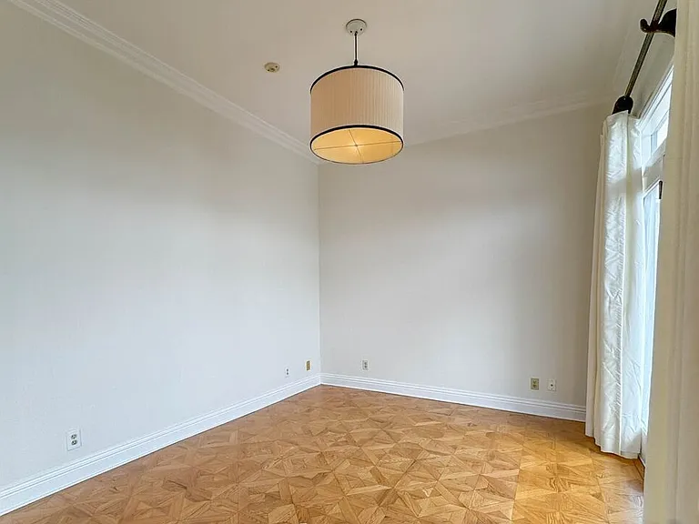 911 5th St #202 — Photo 5