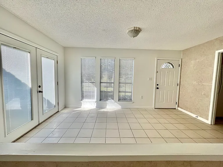 28 Solar St — Photo 3