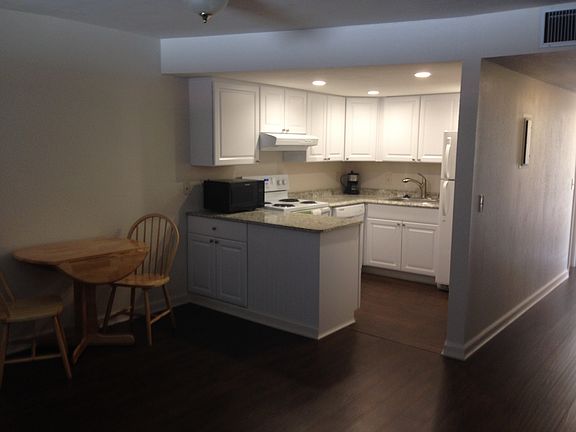 4th image of 2794 Tennis Club Dr APT 506