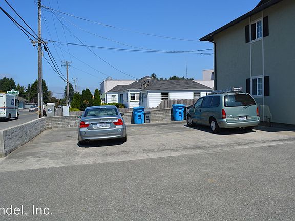 2nd image of 4047 Walnut Dr #4