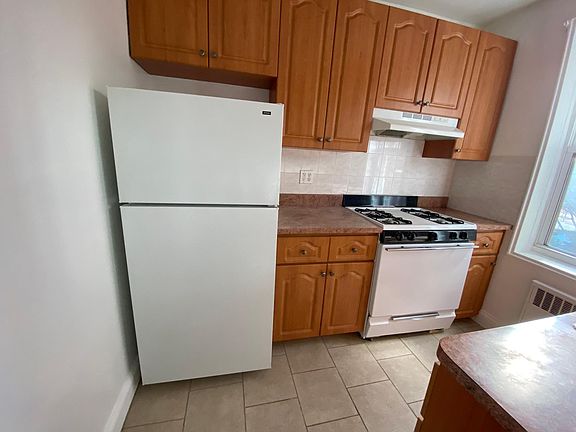 3rd image of 14325 84th Dr APT 5A