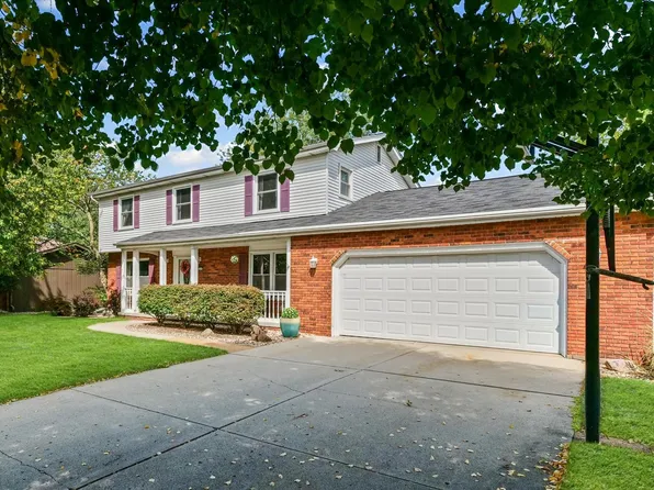 2506 Yorktown Dr, Bloomington, IL 61704